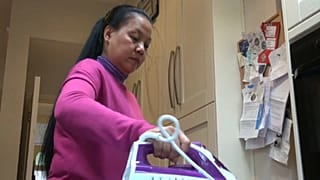 ¿Discrimina a las mujeres la nueva ley migratoria del Reino Unido?