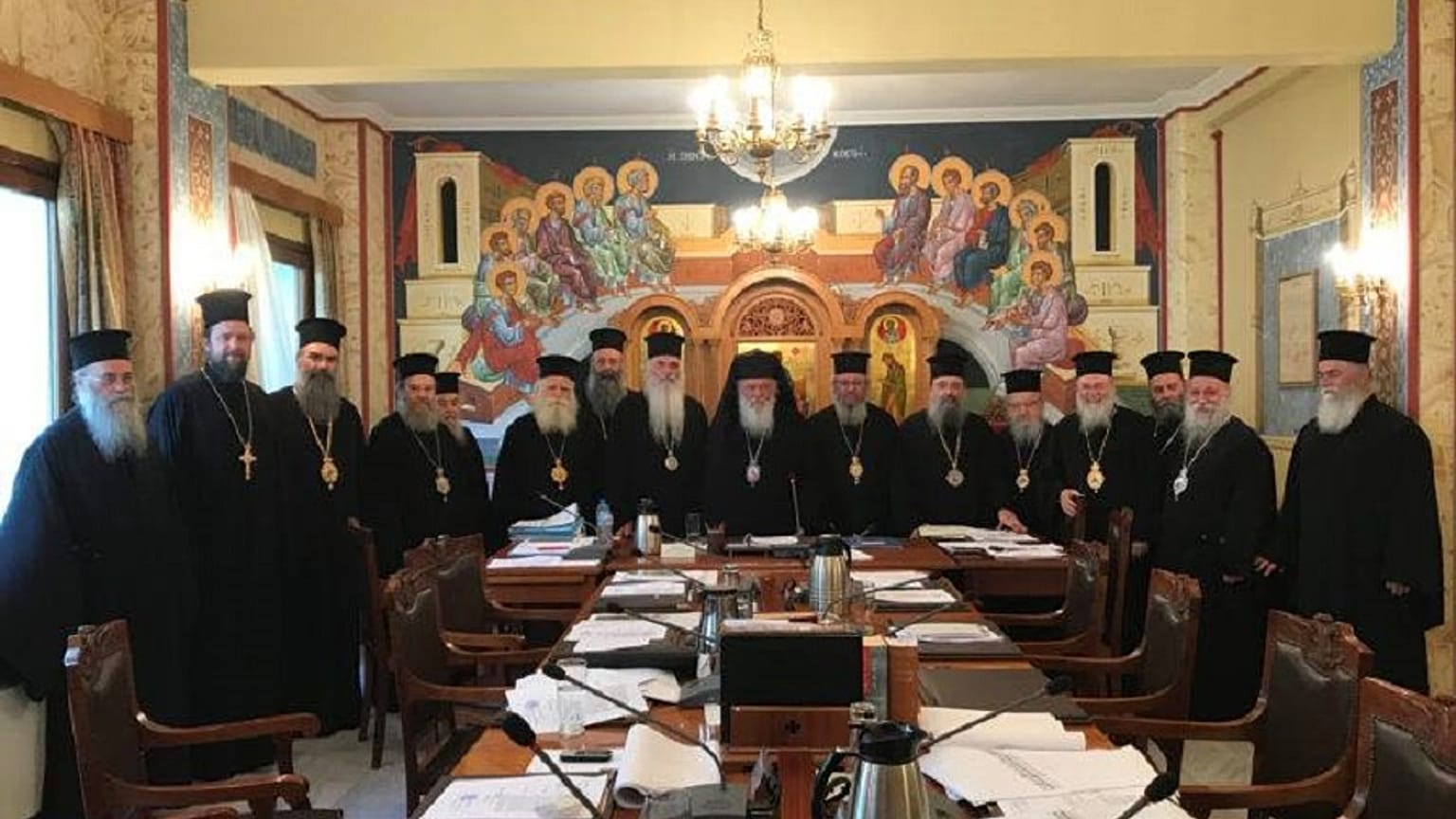 Ιερά Σύνοδος: Ο COVID-19 δεν μεταδίδεται με τη Θεία Κοινωνία