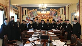 Ιερά Σύνοδος: Ο COVID-19 δεν μεταδίδεται με τη Θεία Κοινωνία