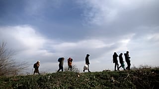 Des migrants près d'Edirne à éa frontière turco-grecque le 09 mars 2020