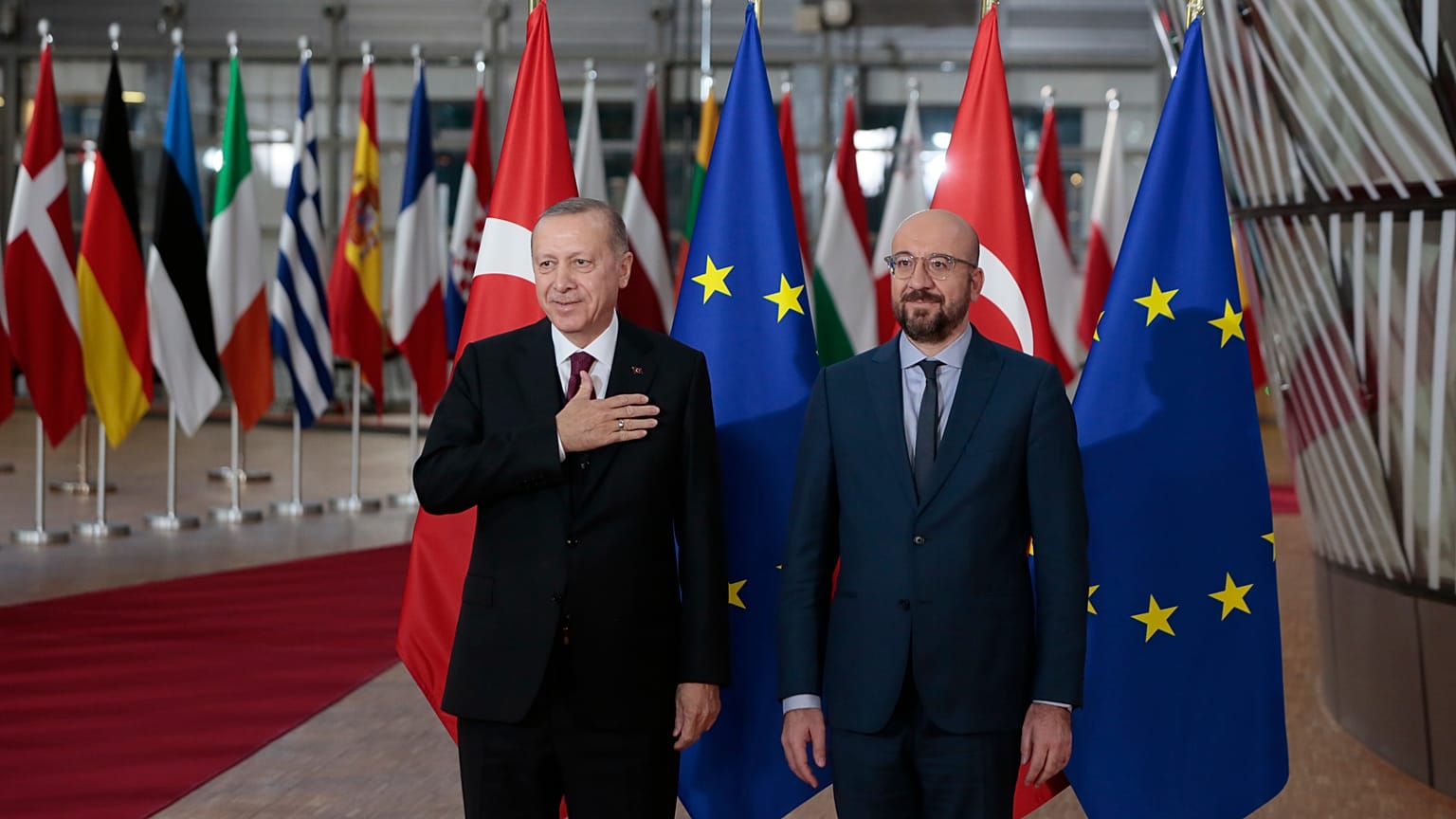 إردوغان يطالب الناتو والاتحاد الأوروبي بتقديم "دعم ملموس" لتركيا 