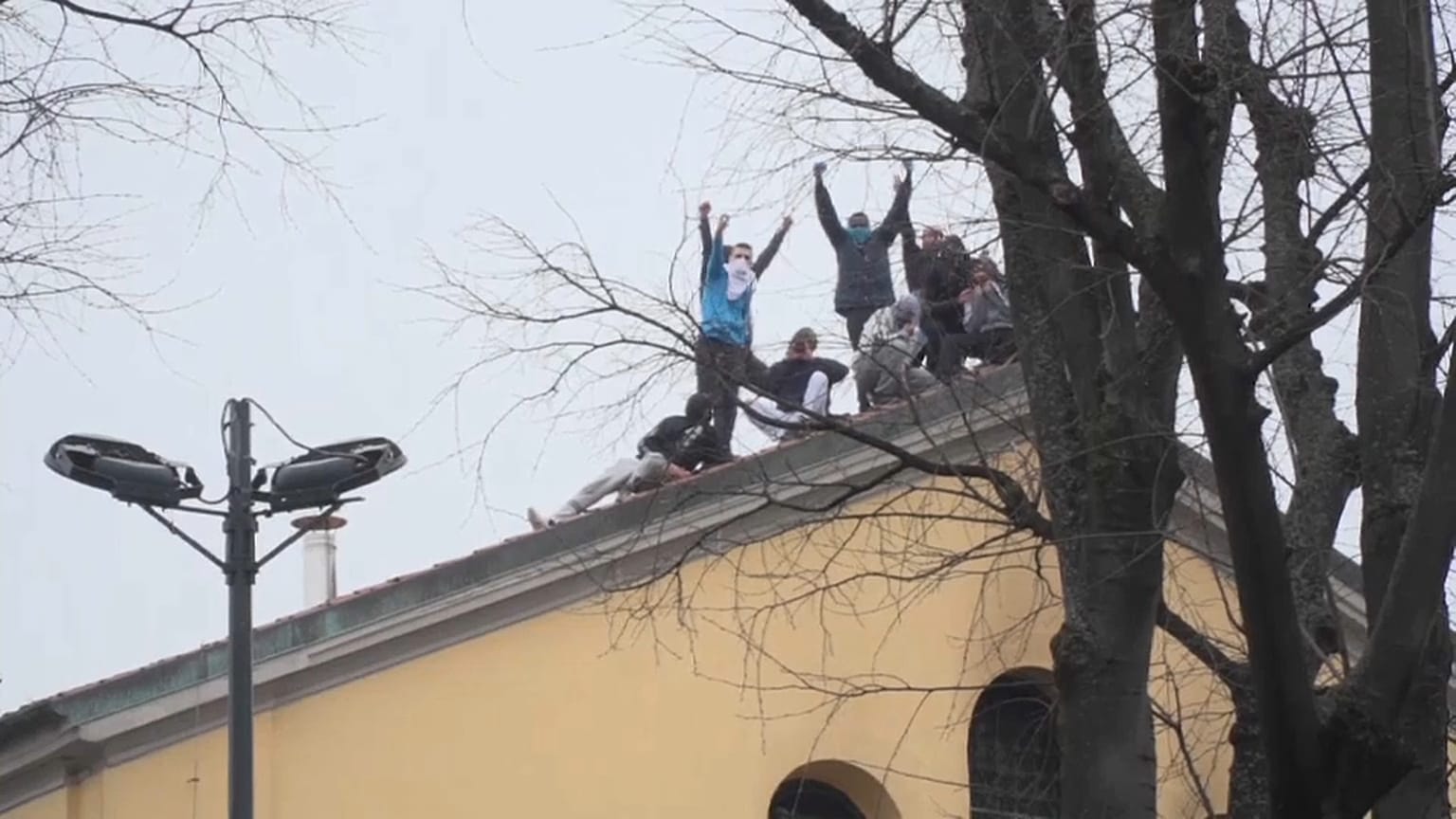 Motins nas prisões italianas