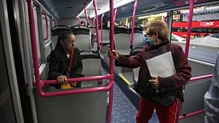 Una sección del metro dedicada a las mujeres prácticamente vacía debido a la huelga