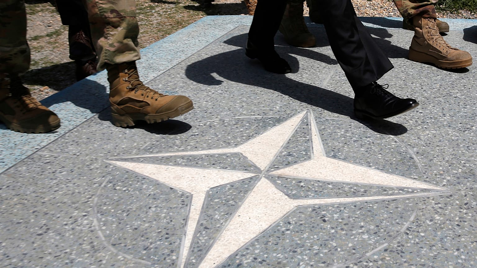 Továbbra is blokkolja a kormány Ukrajna NATO-csatlakozását