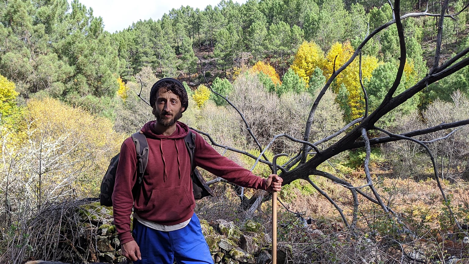 Cómo el fuego convirtió a un cabrero en un migrante climático en la "España vaciada"