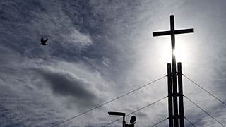 La croix de l'église évangélique "Porte ouverte" à Mulhouse en France, le 4 mars 2020.