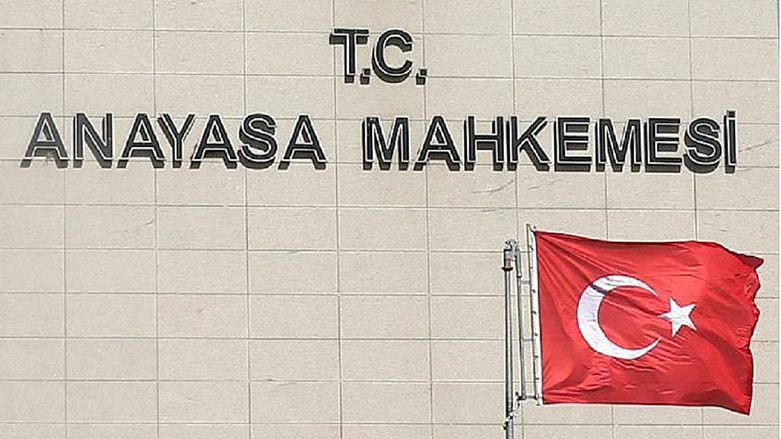 Anayasa Mahkemesi OHAL ilave tedbirlerine karşı başvurunun önünü açtı