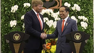 Bocsánatot kért a holland király