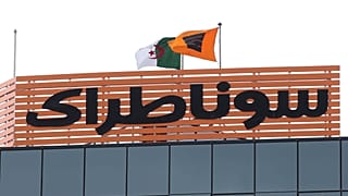 خبير في مجال المحروقات: انهيار أسعار النفط ينبىء بوضع اقتصادي "حرج" بالنسبة للجزائر