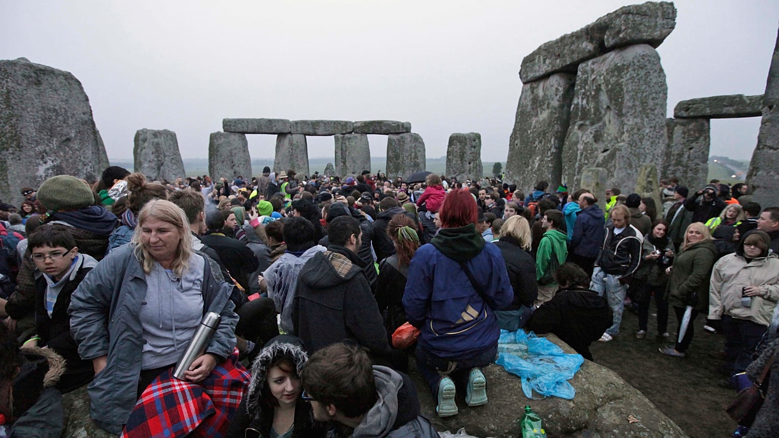 İngiliz hükümeti ülkenin en önemli anıtlarından Stonehenge'in altından yaklaşık 3,2 km’lik tünel geçeceğini açıkladı. 