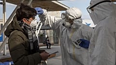 İtalya'da yeni tip koronavirüs (Kovid-19) nedeniyle hayat felç oldu