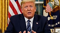 Donald Trump s’adresse aux Américains depuis le Bureau ovale de la Maison-Blanche, à Washington, le 11 mars 2020 à Washington. 