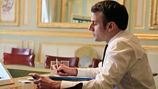 Μακρόν: Η μεγαλύτερη υγειονομική κρίση του τελευταίου αιώνα
