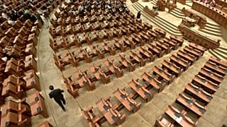 Karanténban a teljes román kormány