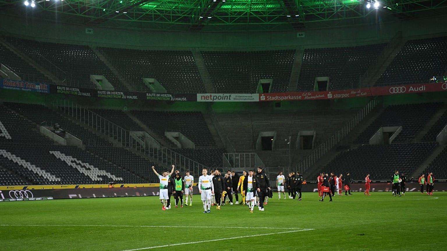 Coronavirus: Bundesliga will Spielbetrieb ab Dienstag unterbrechen