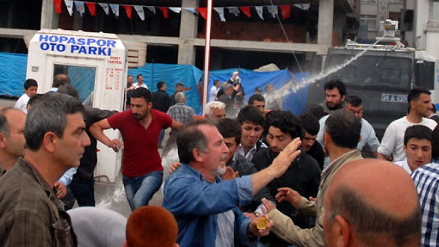 Metin Lokumcu ve diğer eylemciler