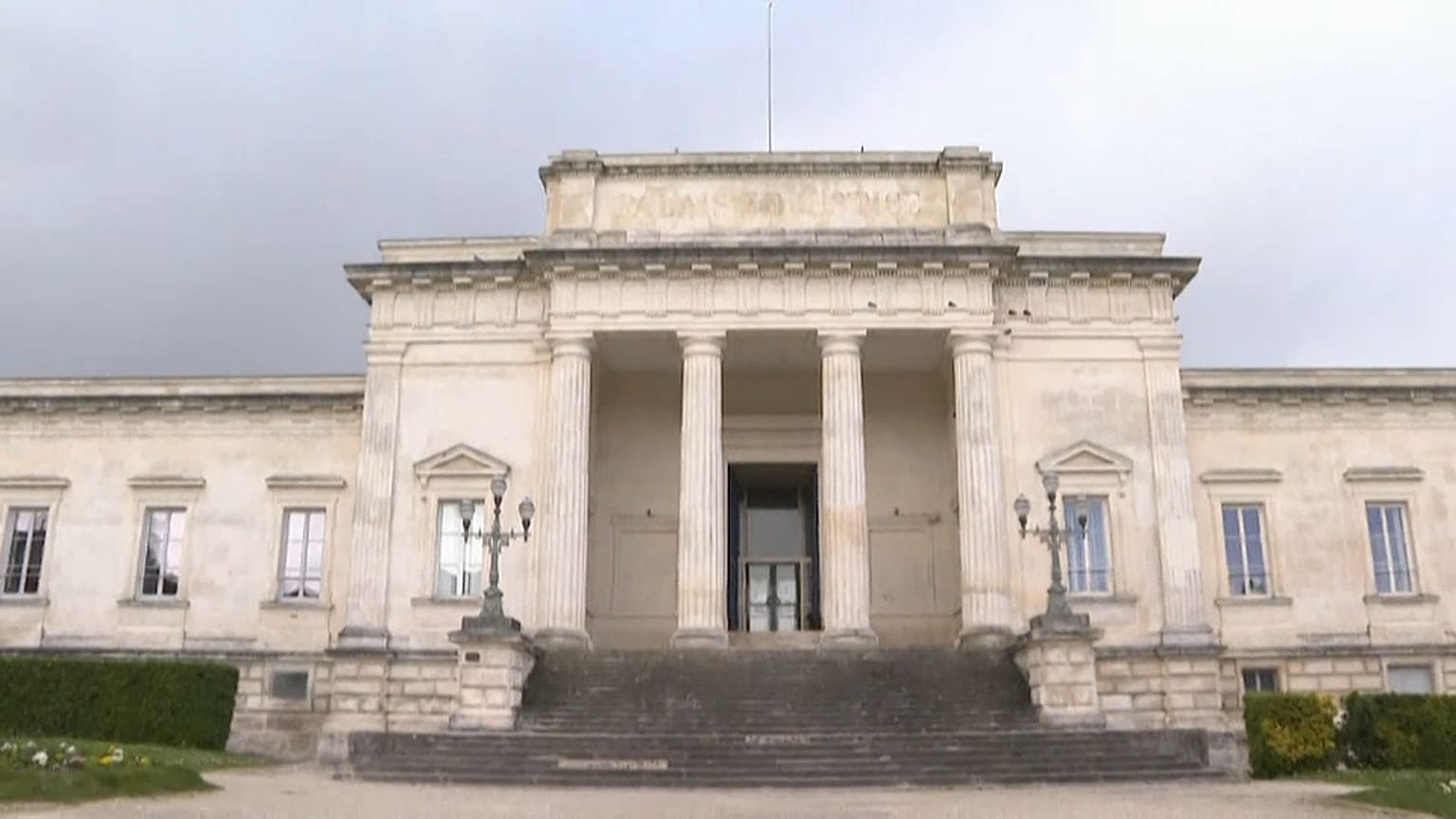 Le procès du chirurgien accusé de pédophilie a débuté en France