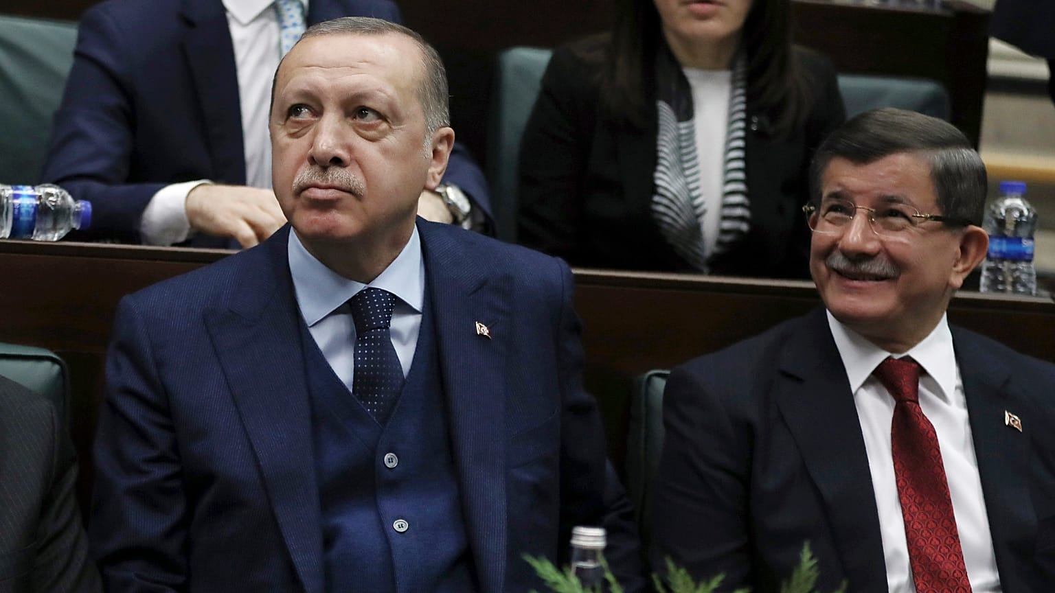 İstifasından sonra uzun süre AK Parti grup toplantılarına katılmayan Ahmet Davutoğlu 30 Ocak 2018'de toplantıya gelerek Cumhurbaşkanı Erdoğan ile samimi pozlar vermişti.