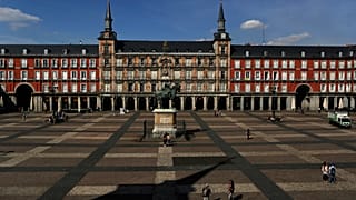 La Plaza Mayor de Madrid desierta