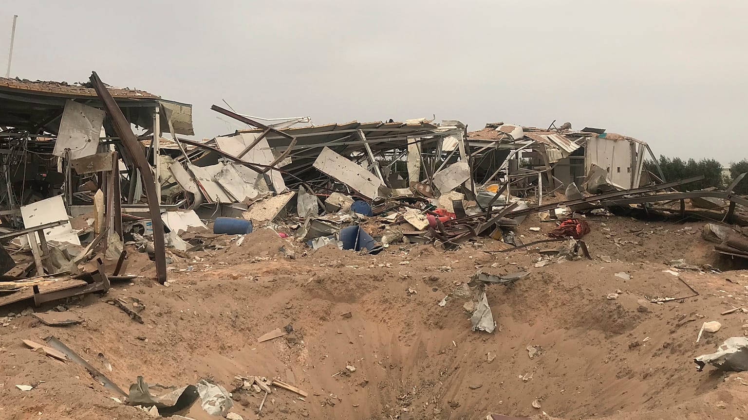 ABD, İran destekli gruplarca yapıldığını öne sürdüğü saldırı sonrası, bu grupların karargahlarını hedef aldı. Kerbela Havaalanı da ABD saldırılarının hedefindeydi