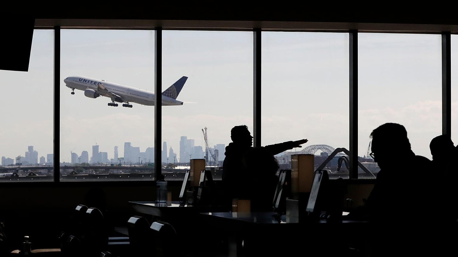 IATA: Eğer koronavirüs salgını 2-3 ay daha devam ederse daha fazla hava yolu şirketi iflas edebilir