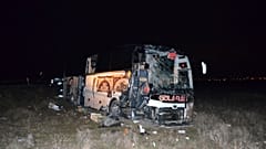 Aksaray'da tıra arkadan çarpan yolcu otobüsündeki 44 kişi yaralandı. 