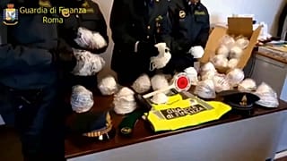 شاهد: الشرطة الإيطالية تضبط أقنعة غير مطابقة للمعايير ومصنعة منزليا وتباع بأسعار باهظة