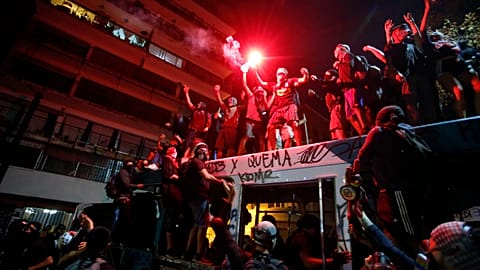 Şili'de barışçıl protestolar çatışmaya dönüştü