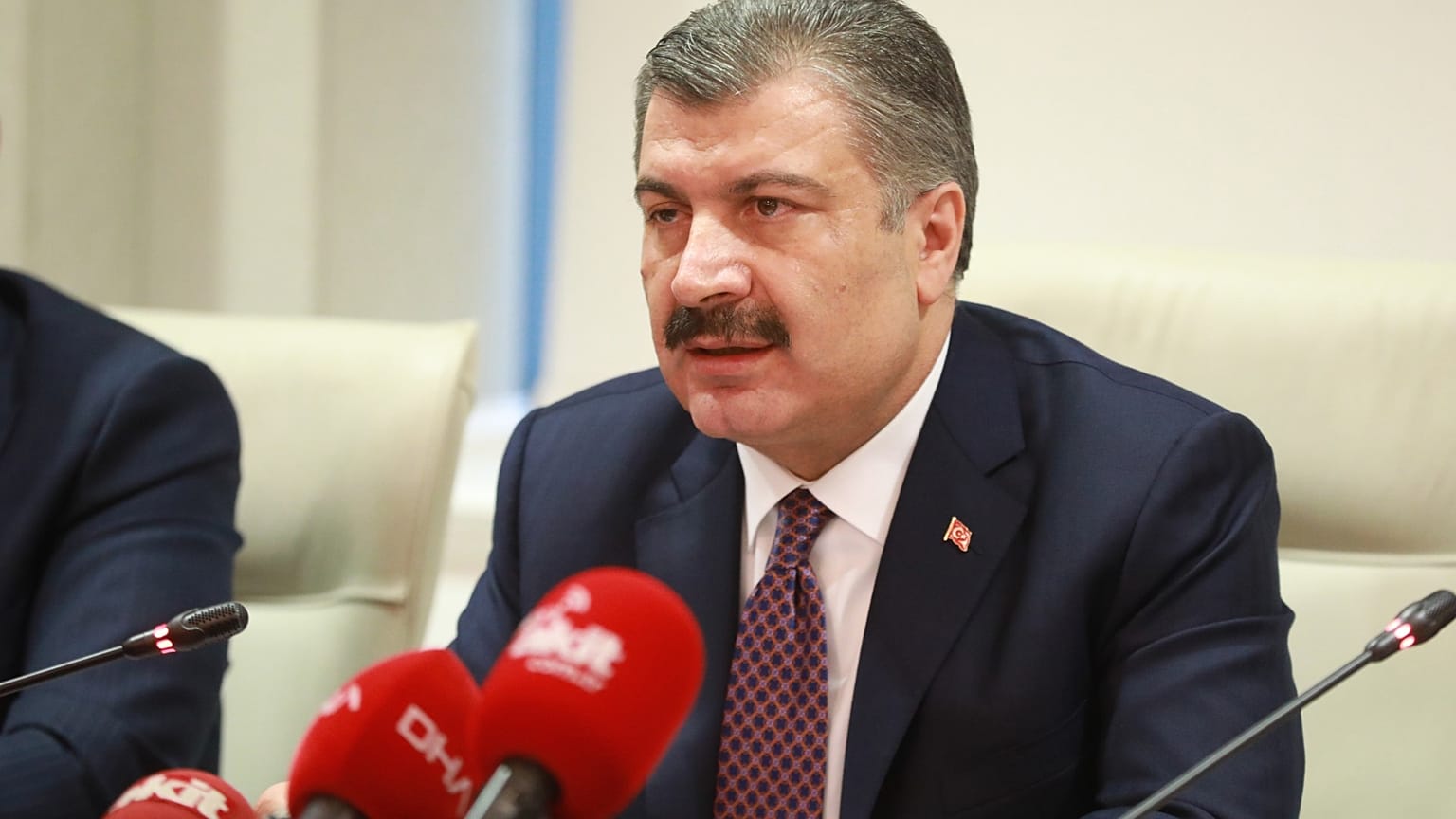 Sağlık Bakanı Koca: Umreden dönen bir vatandaşın koronavirüs testi pozitif çıktı