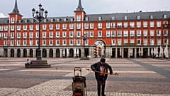 Drohnen überwachen Ausgangssperre in Madrid