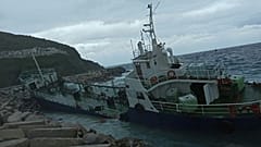 Πλοίο με 196 πρόσφυγες-μετανάστες προσάραξε τα ξημερώματα στο λιμάνι της Κέας