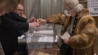 Fransa'da yerel seçimlerin ilk turunun kaybedeni Macron, Yeşiller yükselişte