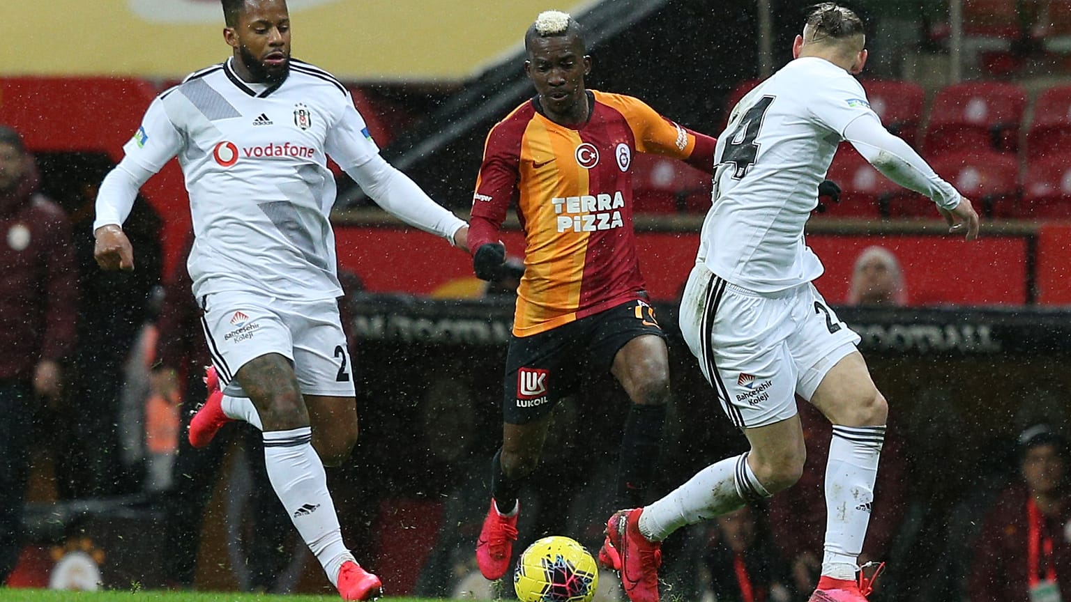 Süper Lig'in 26. haftasındaki derbide Galatasaray, Beşiktaş ile Türk Telekom Stadı'nda karşılaştı. 