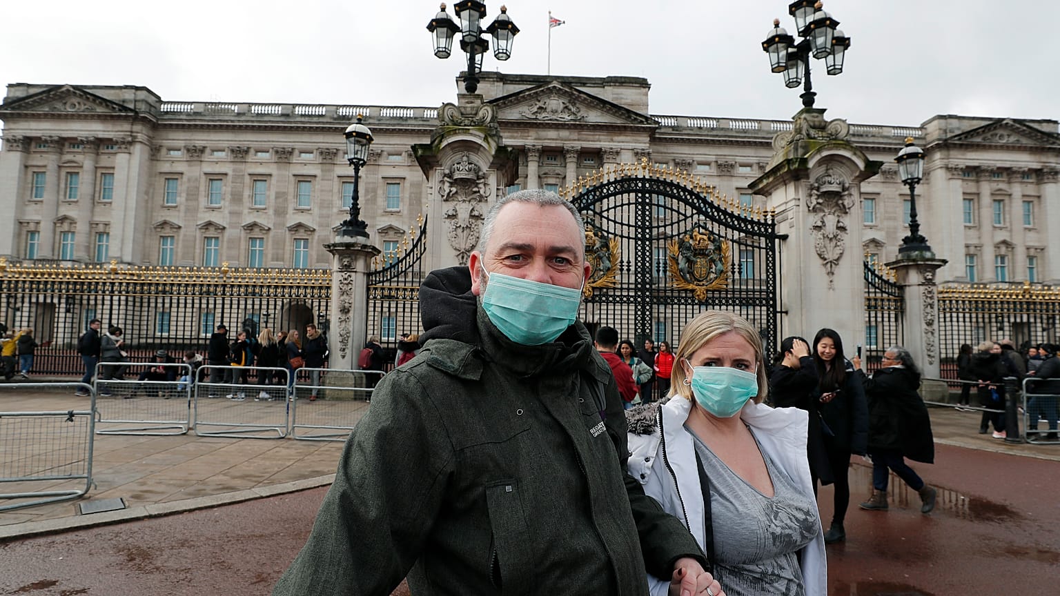 Londra'daki Buckingham Sarayı'nı gezenler