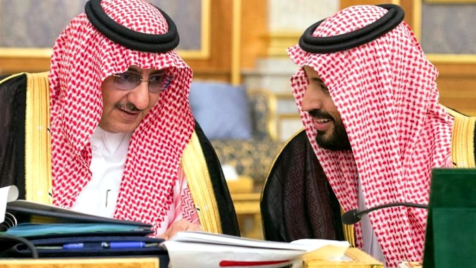 Eski veliaht prens Muhammed bin Nayef ve Veliaht Prens Muhammed bin Selman  