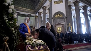 A koronavírus-járvány idején kockázatos a kegytárgyak csókolgatása
