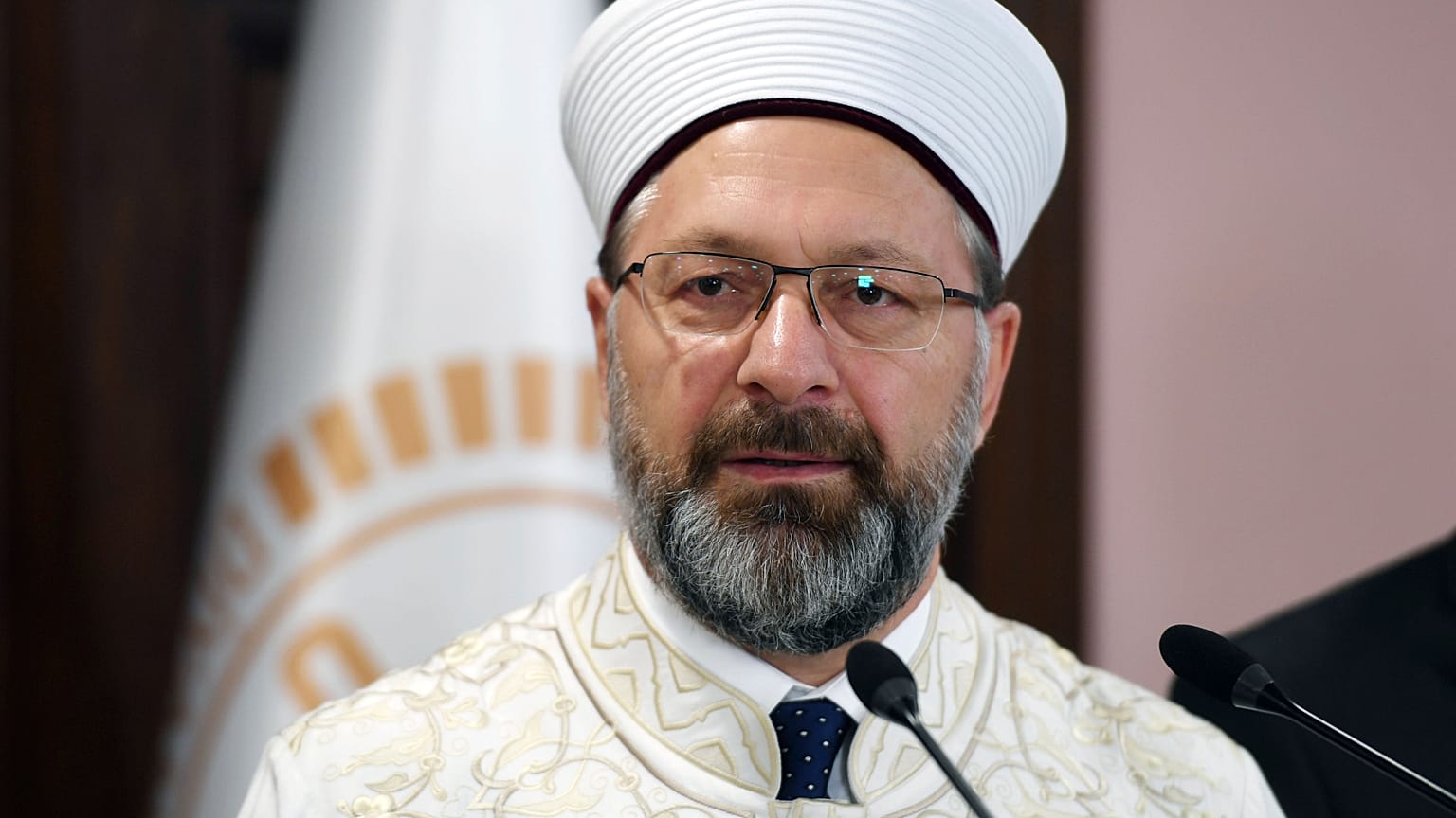 علي إرباش رئيس هيئة الشؤون الدينية التركية