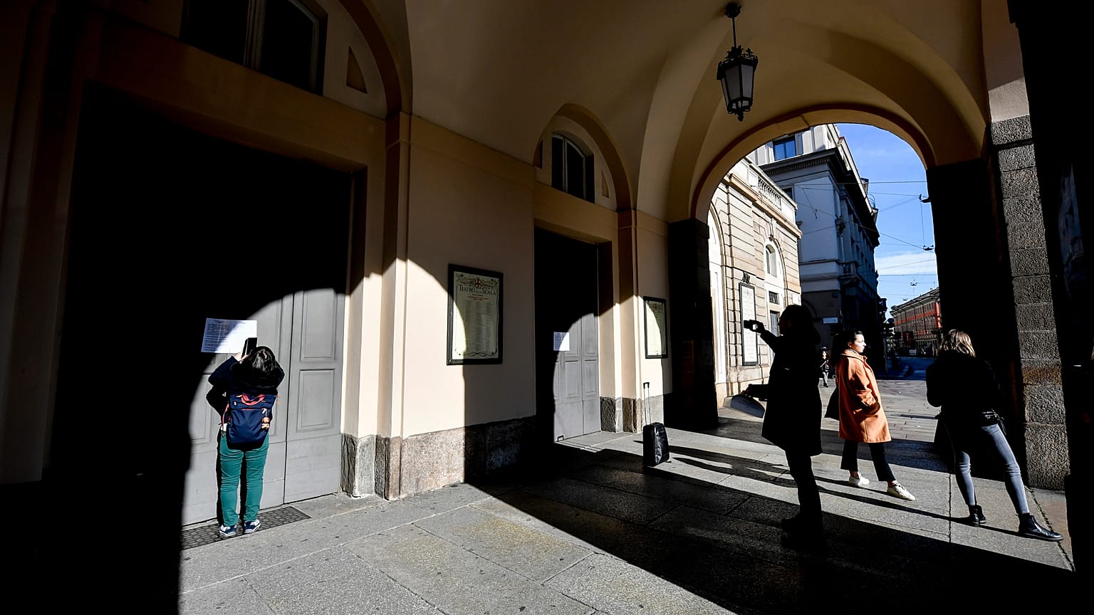 Coronavirus: The show can't go on! How much will Italian actors, companies and theatres lose?