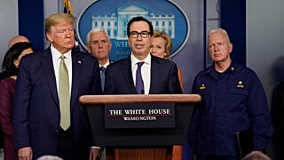 ABD Başkanı Donald Trump (solda) ve Hazine Bakanı Steven Mnuchin (ortada)