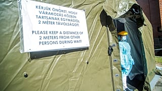 A budapesti Honvédkórház a távolság tartását kéri a várakozóktól