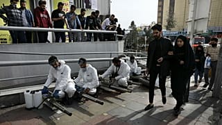 پیش‌بینی ۳ سناریو برای شیوع کرونا در ایران؛ تعداد جانباختگان چگونه کاهش می‌یابد؟