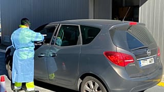 El hospital del Meixoeiro de Vigo comienza a realizar las pruebas del coronavirus en los coches