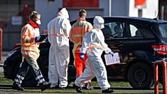En Alemania han puesto en marcha un sistema de pruebas "drive in", para reducir el contacto del paciente
