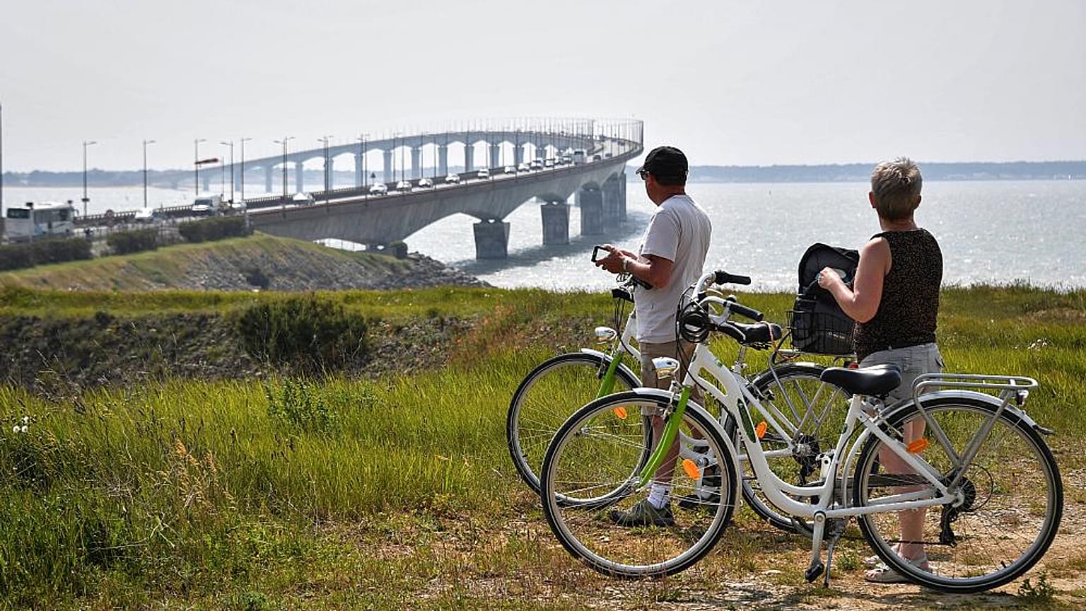 France's city dwellers flock to the Atlantic coast to ride out confinement