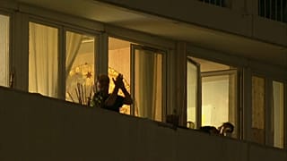 کف‌زدن مردم برای پزشکان در فرانسه و سوییس