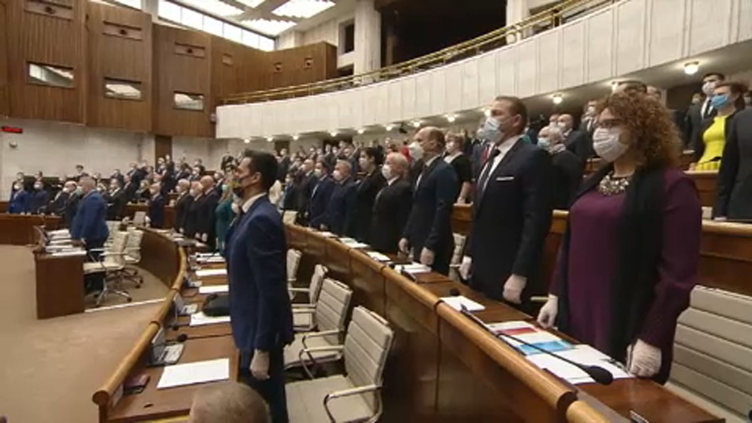 Covid19: megalakult az új szlovák parlament, védőmaszkban és gumikesztyűben