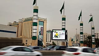 السعودية تعلق رحلات الطيران الداخلية ووسائل النقل العام والأجرة لأسبوعين بسبب كورونا