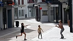 La fórmula para pasar la cuarentena con niños: información a través de juegos y confianza