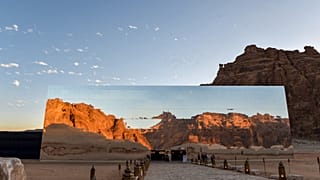 قاعة مرايا من الخارج
