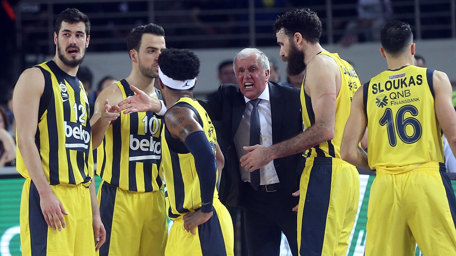 Fenerbahce Basketbol Erkek A Takımı'nda bazı sporcularda koronavirüs belirtisi ortaya çıktı